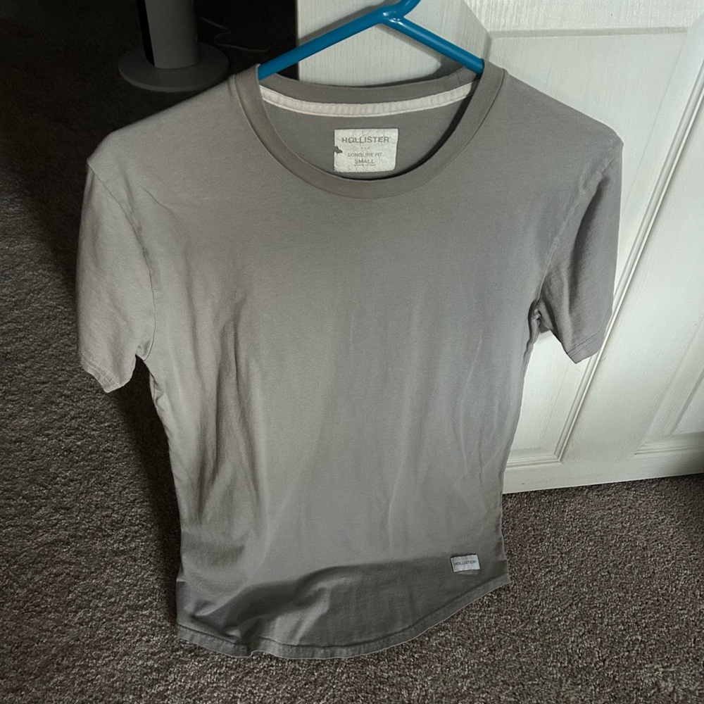 Hollister Men's Classic Gray Tee
